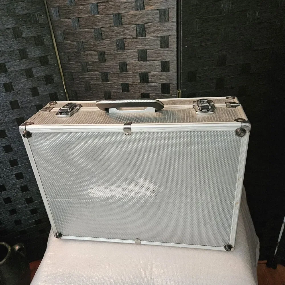Professional Aluminum Utility Case: Hard-Shell Protective Storage - 18